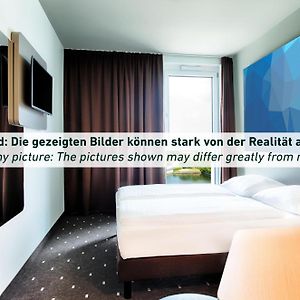 Zimmer mit Kingsize-Bett